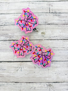 Bow With Christmas Lights Badge Feltie