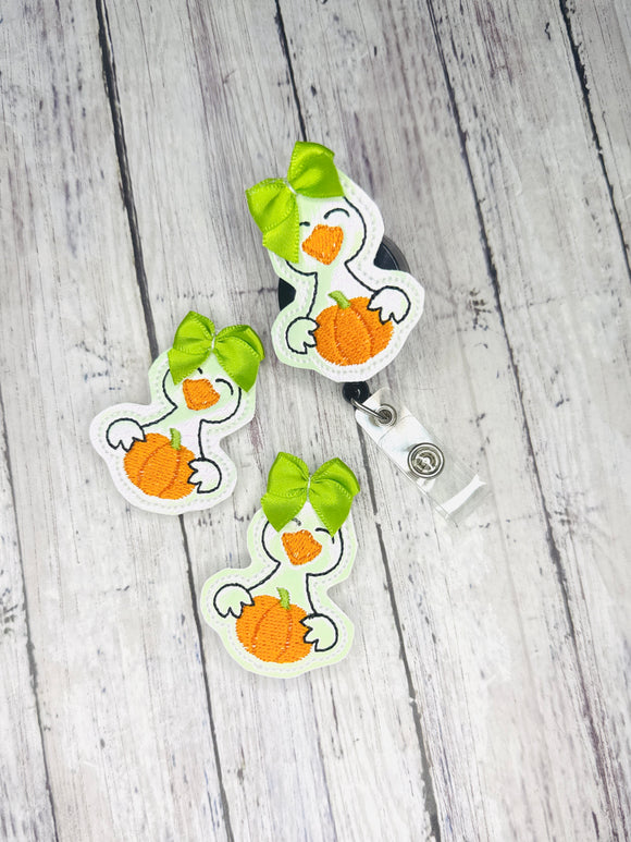 Goose with Pumpkin Badge Feltie