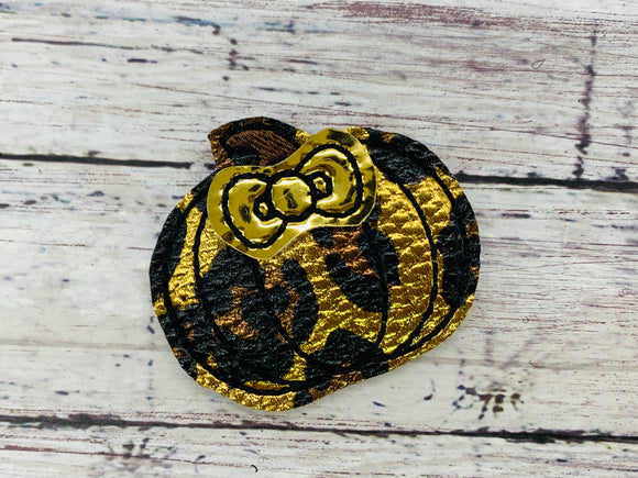 Leopard Pumpkin with Gold Bow Badge Feltie